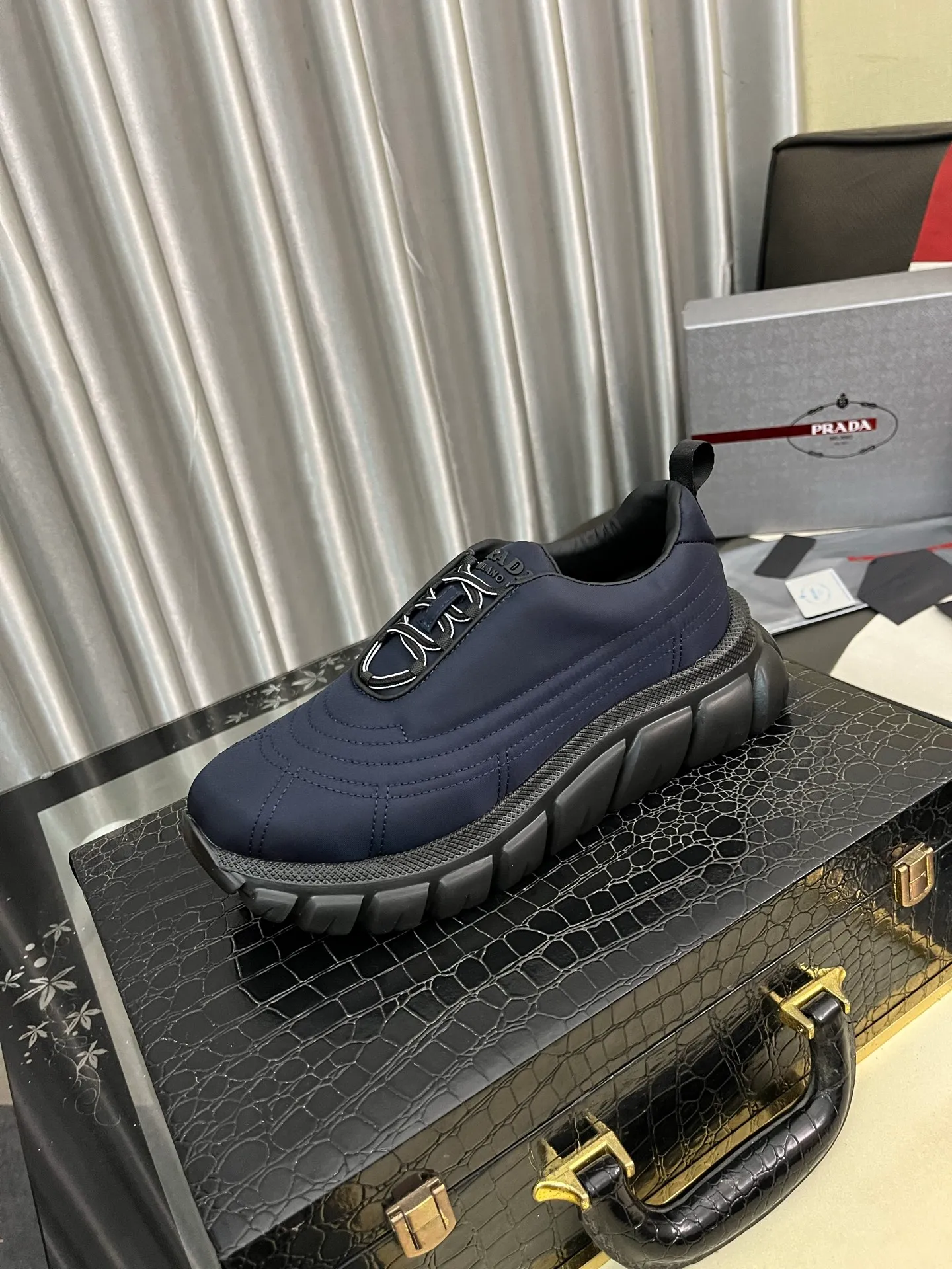 Men's shoes 💰560⌚️⌚️【PRADA】Prada - high-end quality original order 🔍🔍🔍 casual sports shoes - Upper: imported 🔝 Napa calfskin, pebbled calfskin, branded epoxy hollow mesh canvas, shoe body sewn with branded metal fasteners - Lining: water-dyed cowhide - Outsole: ultra-light TPU foam rubber; two-color molded outsole -Ultra-high quality control, fine workmanship, highlighting (high-end, nobility, class) -Size: 38-445️⃣colors available